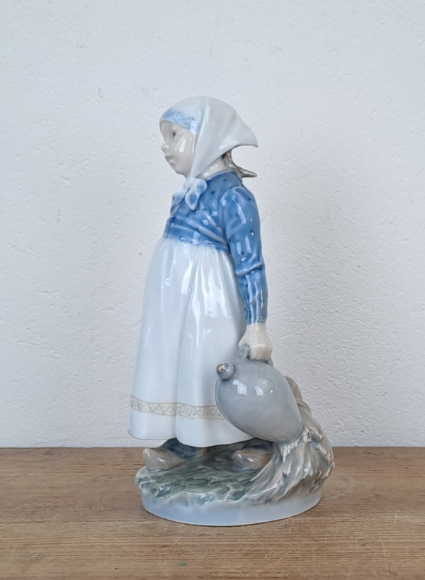 Figurine en porcelaine Royal Copenhagen par Thomsen n°9166