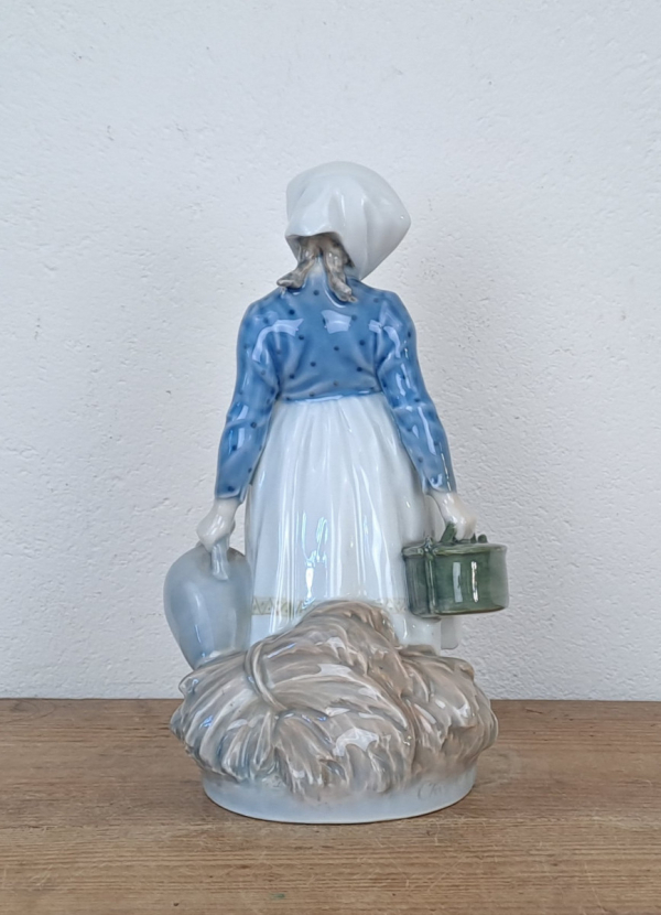 Figurine en porcelaine Royal Copenhagen par Thomsen n°9166