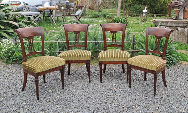 Lot de 4 chaises en acajou n°9362