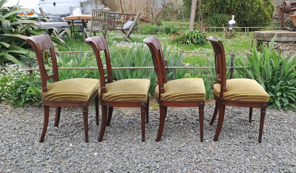 Lot de 4 chaises en acajou n°9362