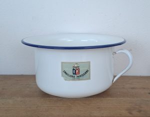 Pot de chambre vintage en tôle émaillée n°9555