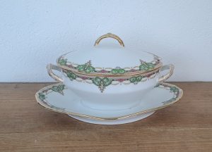 Ancienne saucière en porcelaine de Limoges n°9570