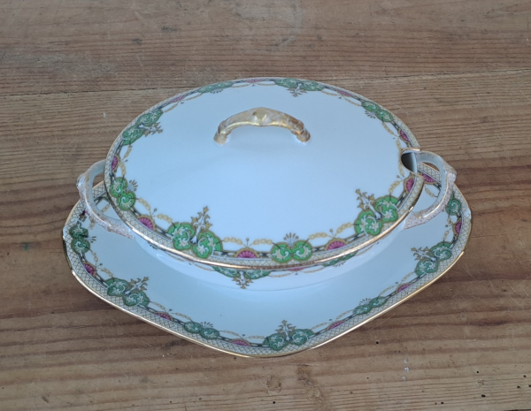 Ancienne saucière en porcelaine de Limoges n°9570