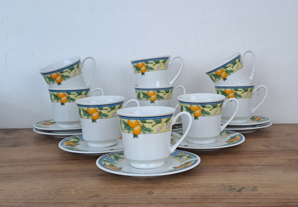 Lot de 9 tasses en porcelaine n°9640