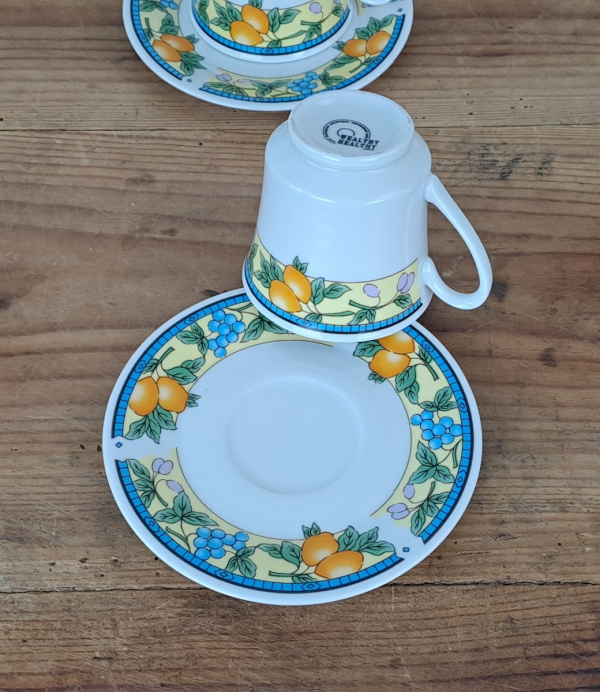 Lot de 9 tasses en porcelaine n°9640