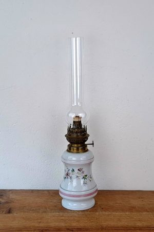 Lampe a pétrole en porcelaine n°9817