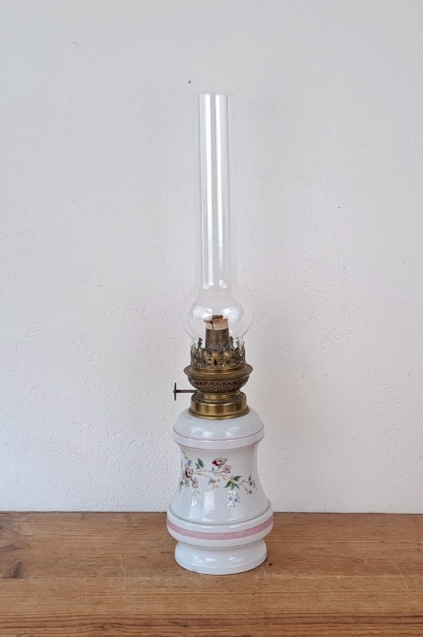 Lampe a pétrole en porcelaine n°9817