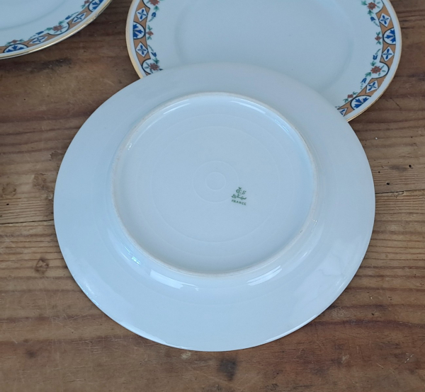 Lot de 8 assiettes a dessert en porcelaine n°9814