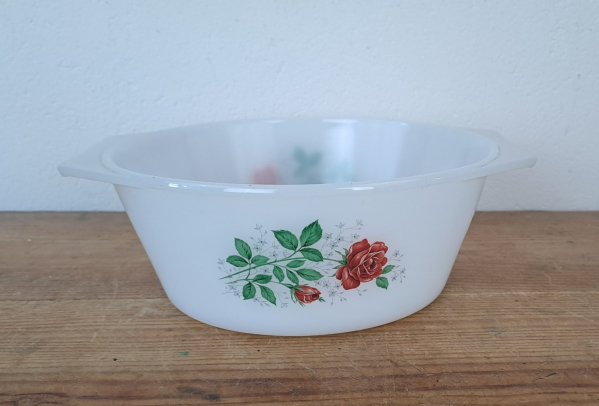 Plat vintage Arcopal / Rose rouge / n°9869