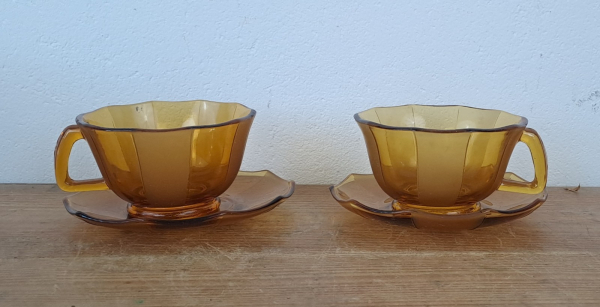 Paire de tasses vintages / Verre ambré / n°9952