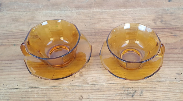 Paire de tasses vintages / Verre ambré / n°9952