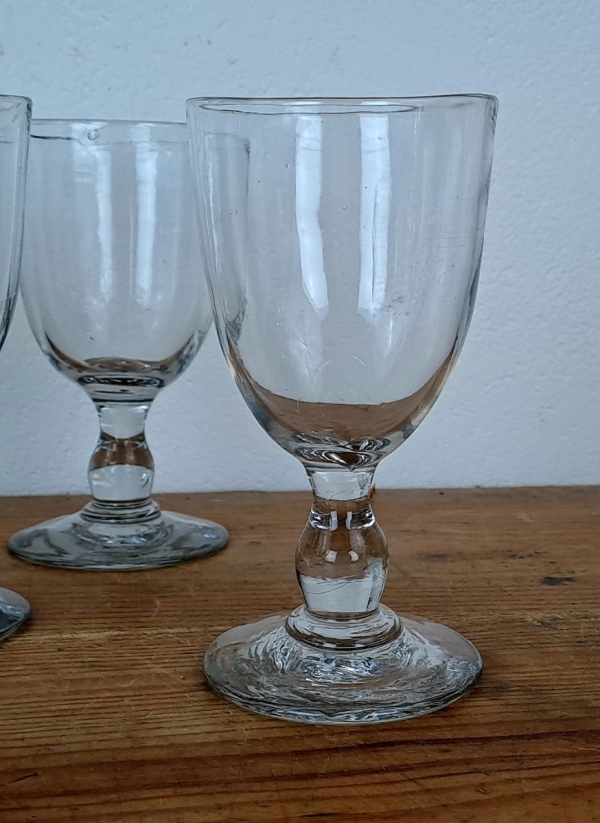 Lot de 9 anciens verres soufflé n°9962