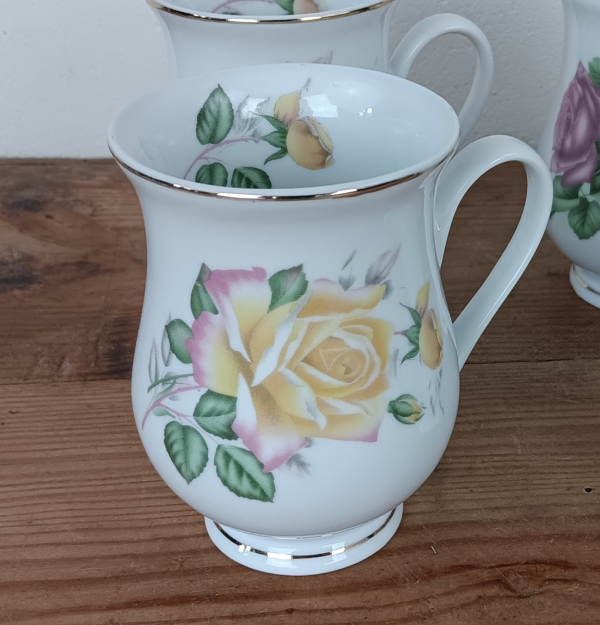 Lot de 6 tasses " Roses " n°2198