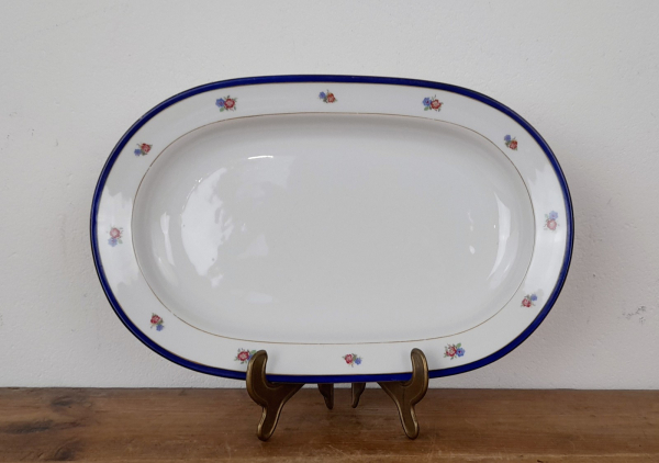 Ancien plat ovale en porcelaine n°2286