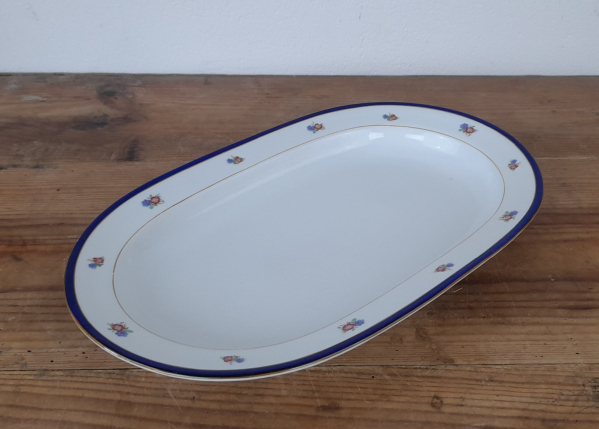 Ancien plat ovale en porcelaine n°2286