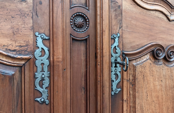 Ancienne armoire Louis XV en noyer n°1113