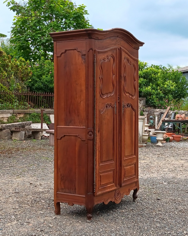 Ancienne armoire Louis XV en noyer n°1113