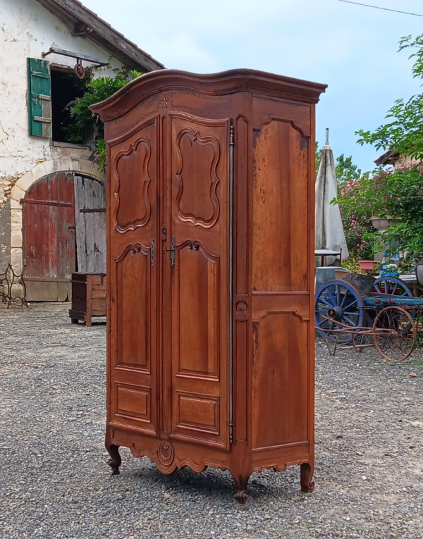 Ancienne armoire Louis XV en noyer n°1113