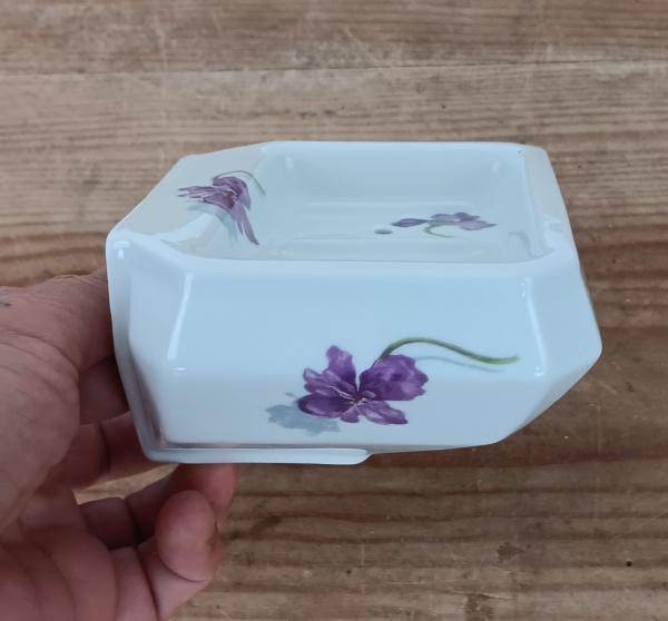 Porte savon en porcelaine de Limoges / Violettes / n°1283