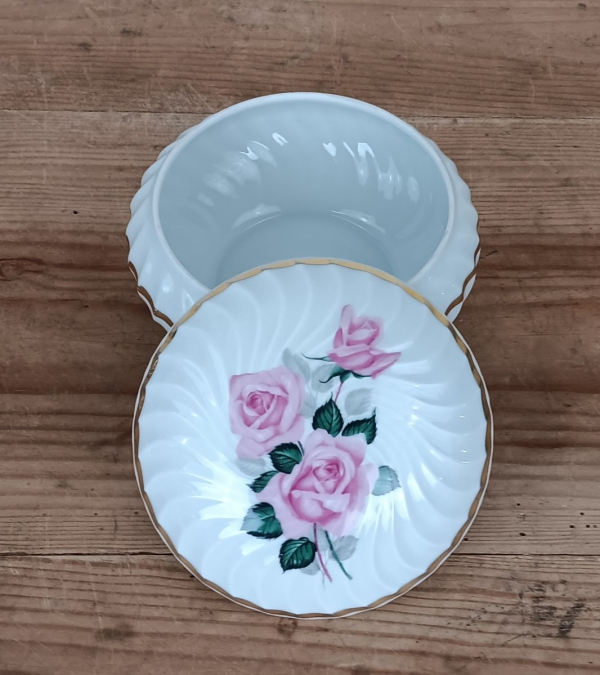 Bonbonnière / Boite en porcelaine de Limoges n°1383