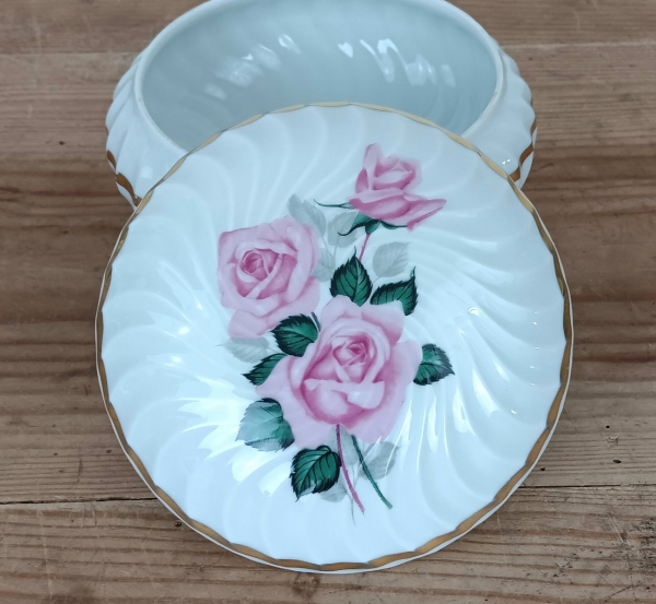 Bonbonnière / Boite en porcelaine de Limoges n°1383