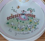 Assiette a bouillie vintage en porcelaine " la gardeuse d'oies " n°1373