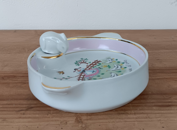 Assiette a bouillie vintage en porcelaine " la gardeuse d'oies " n°1373