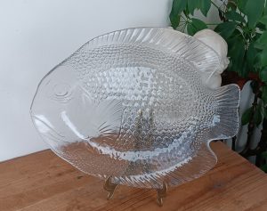 Grand plat vintage en verre Arcoroc / poisson / n°1351