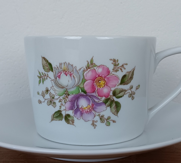 Grande tasse vintage en porcelaine n°1392