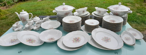 service de table en porcelaine 116 pièces n°1236