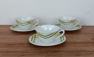 Lot de 3 tasses vintages en faïence n°1981