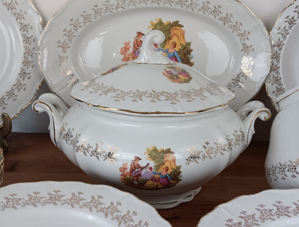 Service de table en porcelaine Fragonard n°1580