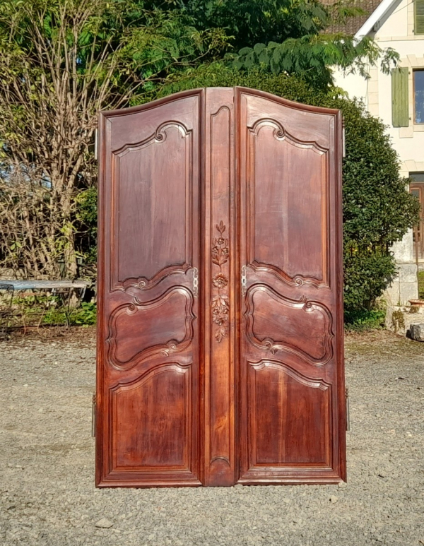 Ancienne paire de portes d'armoire en merisier n°1297