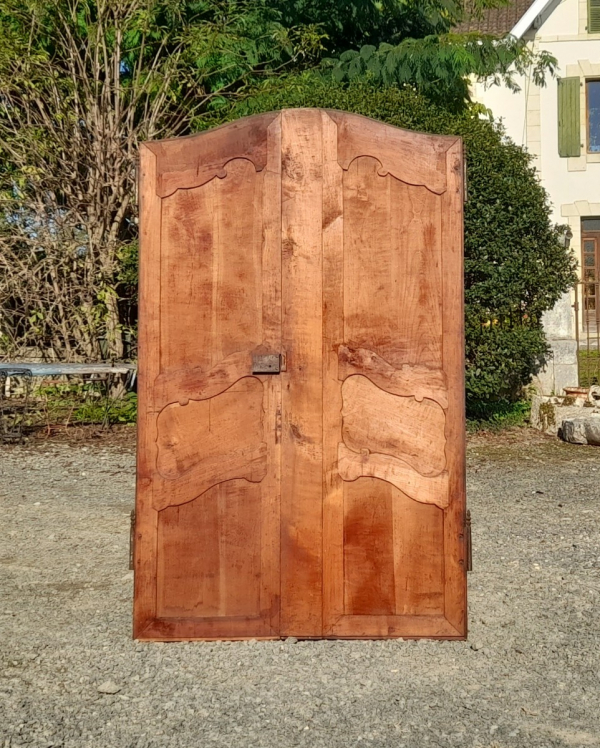 Ancienne paire de portes d'armoire en merisier n°1297