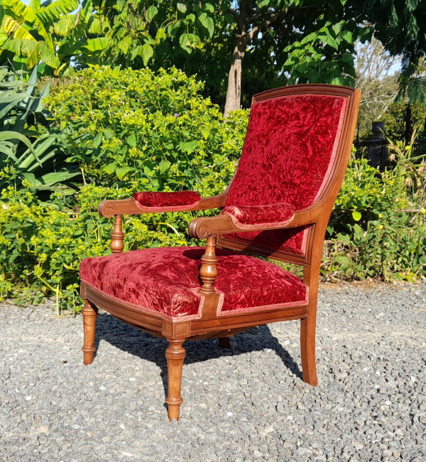 Ancien fauteuil en noyer n°1256