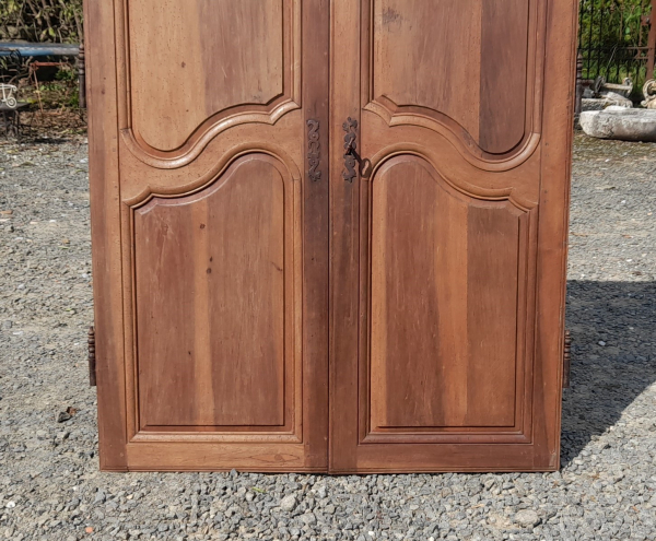 Ancienne paire de portes d'armoire en noyer n°1252