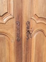 Ancienne paire de portes d'armoire en noyer n°1252