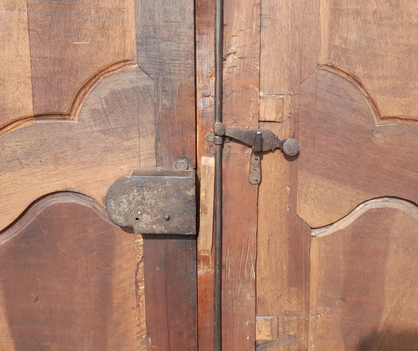 Ancienne paire de portes d'armoire en noyer n°1246