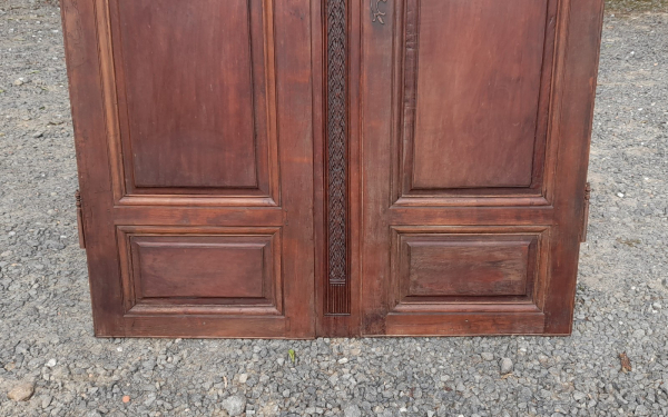 Ancienne paire de portes d'armoire en merisier n°1257