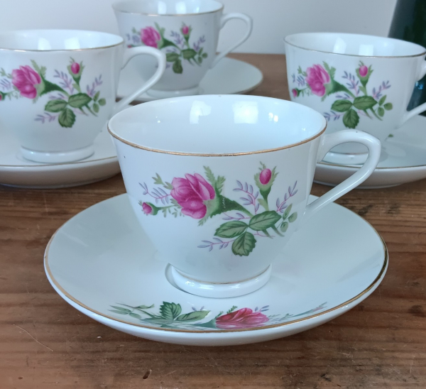 Lot de 6 tasses en porcelaine n°1999