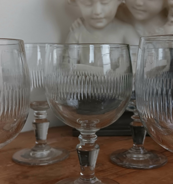 Lot de 9 anciens verres soufflés n°1529