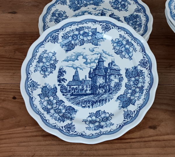 Lot de 10 assiettes en faïence n°1544