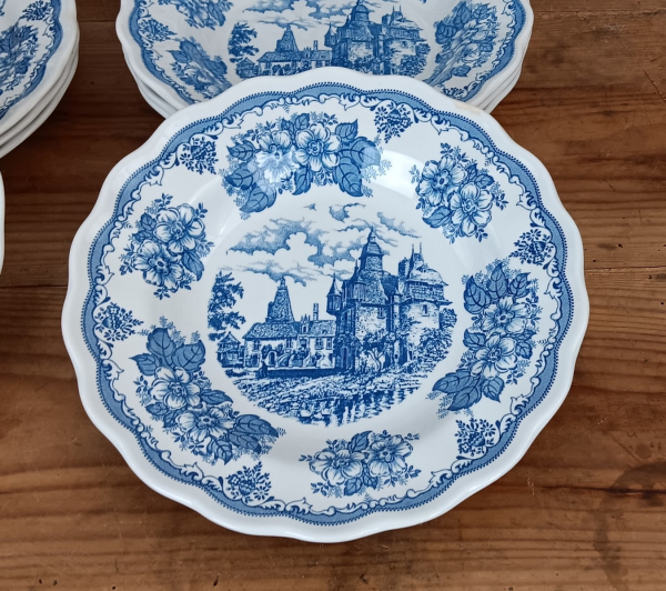 Lot de 10 assiettes en faïence n°1544