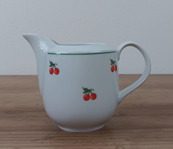 Crémier en porcelaine cerise n°1788