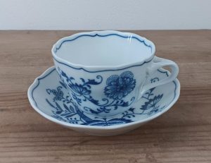 Ancienne tasse a thé en porcelaine n°1854