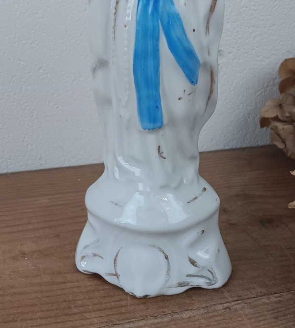 Ancienne vierge en porcelaine n°2012