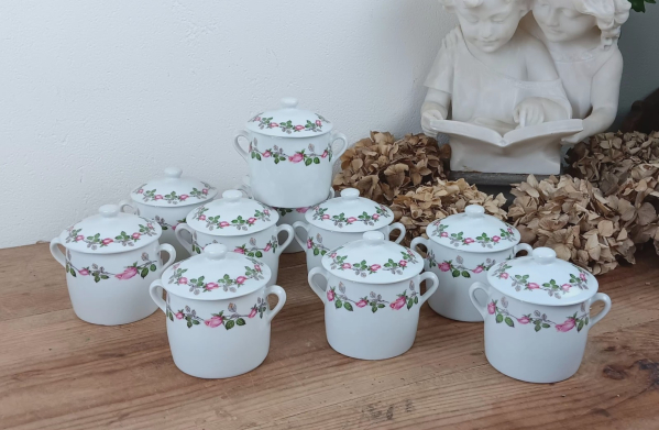 Lot de 10 pots a crème en porcelaine n°2057