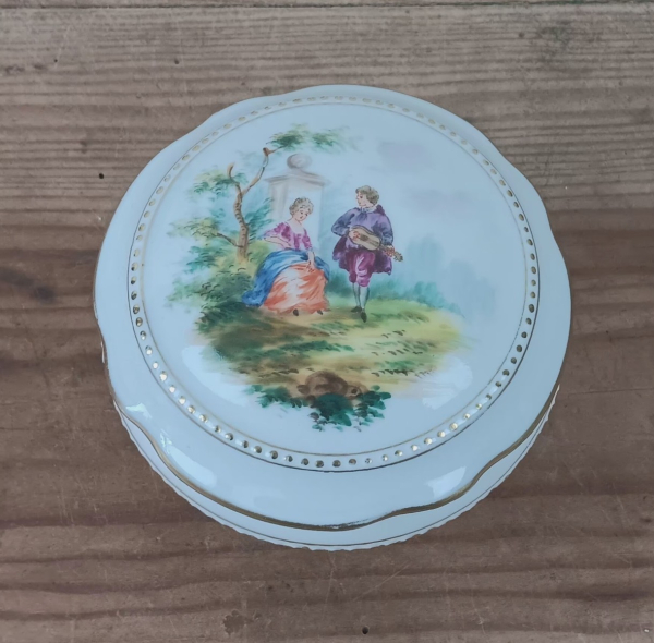 Boite en porcelaine Ludwigsburg n°2118