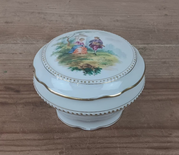 Boite en porcelaine Ludwigsburg n°2118