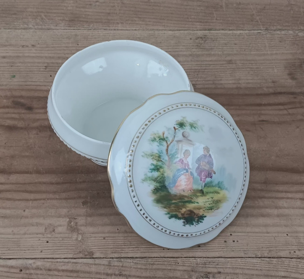 Boite en porcelaine Ludwigsburg n°2118